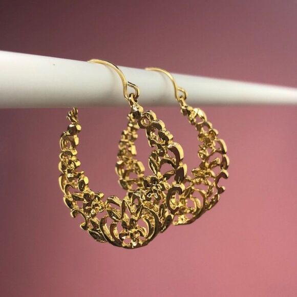 Gold Floral Detailed Hoop Earrings NWOT - Picture 7 of 8